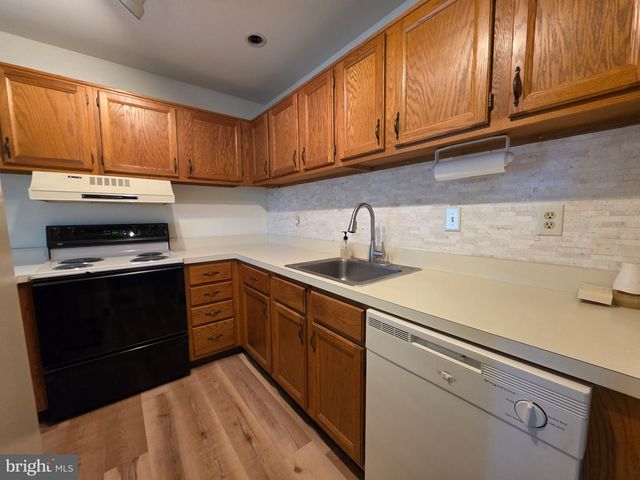 8-A OLYMPIC DR, Reading, PA 19607