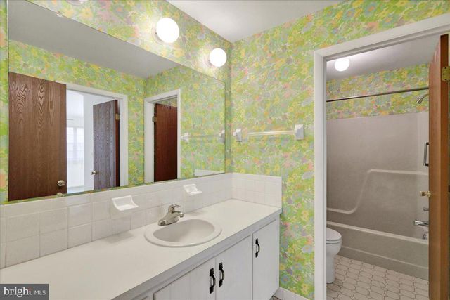 8-A OLYMPIC DR, Reading, PA 19607