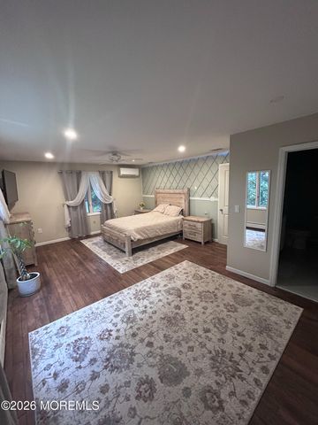 28 Hopi Drive, Middletown, NJ 07748