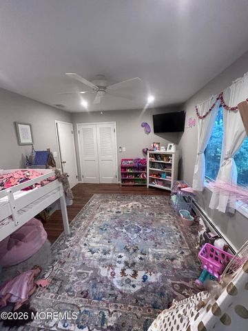 28 Hopi Drive, Middletown, NJ 07748