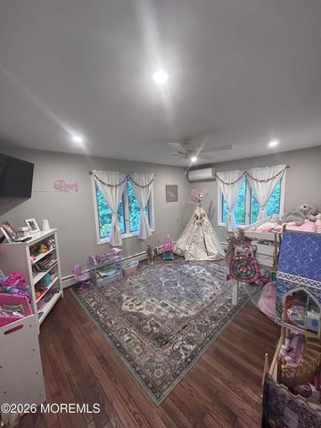 28 Hopi Drive, Middletown, NJ 07748