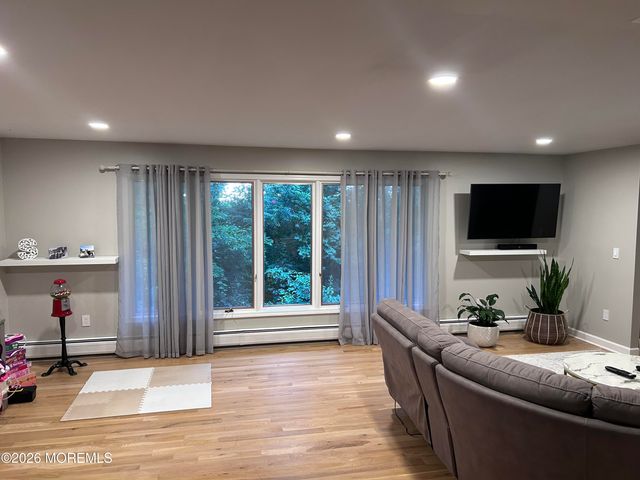 28 Hopi Drive, Middletown, NJ 07748