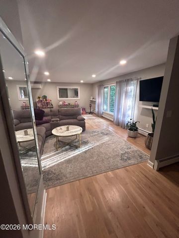 28 Hopi Drive, Middletown, NJ 07748