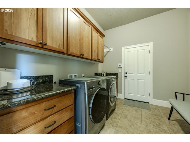 3735 NORWICH Ave, Eugene, OR 97408