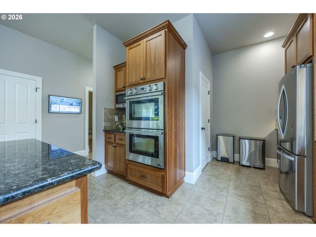 3735 NORWICH Ave, Eugene, OR 97408