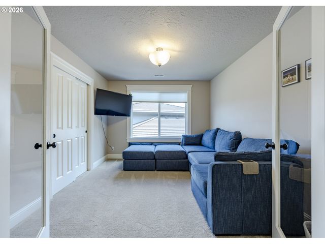 3735 NORWICH Ave, Eugene, OR 97408