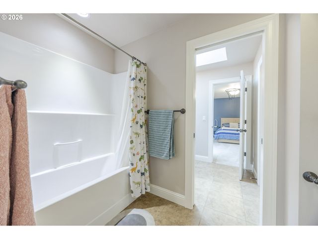 3735 NORWICH Ave, Eugene, OR 97408