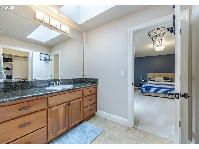 3735 NORWICH Ave, Eugene, OR 97408