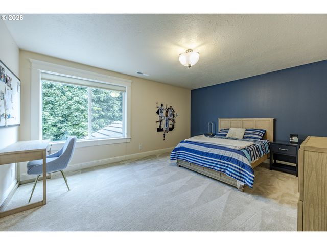 3735 NORWICH Ave, Eugene, OR 97408