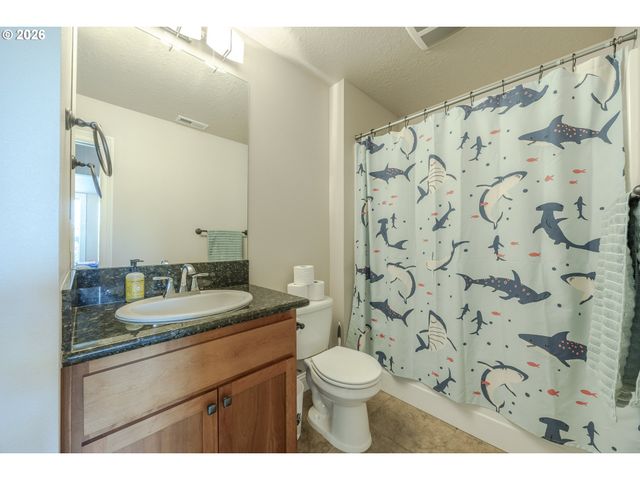 3735 NORWICH Ave, Eugene, OR 97408