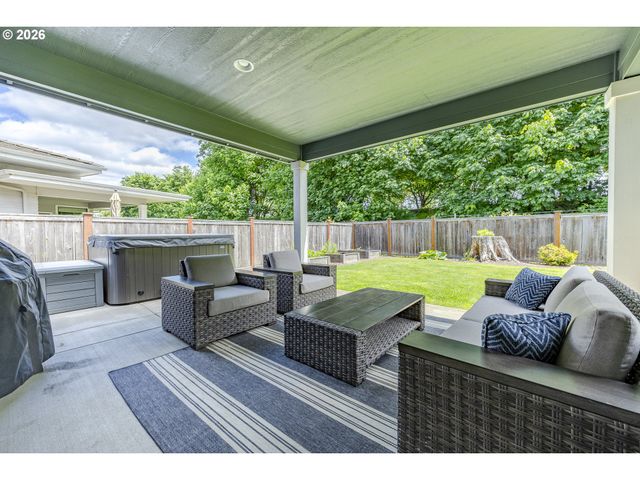 3735 NORWICH Ave, Eugene, OR 97408