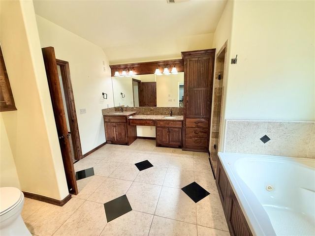 17820 SE 104th Street, Newalla, OK 74857