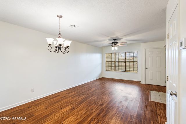 210 Long Plantation Boulevard N, Lafayette, LA 70508