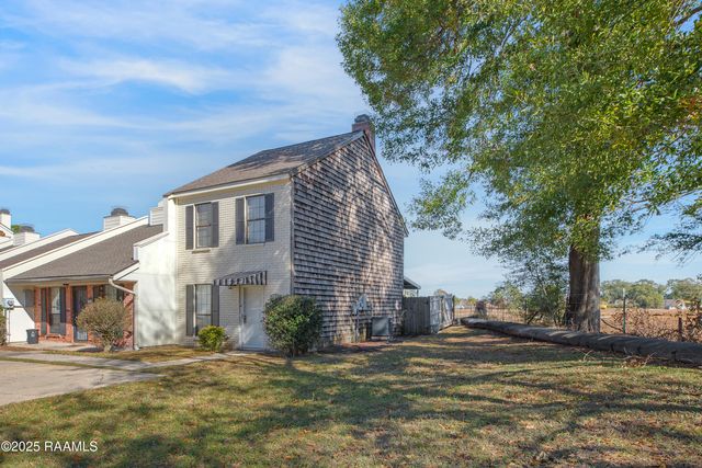 210 Long Plantation Boulevard N, Lafayette, LA 70508