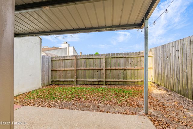 210 Long Plantation Boulevard N, Lafayette, LA 70508