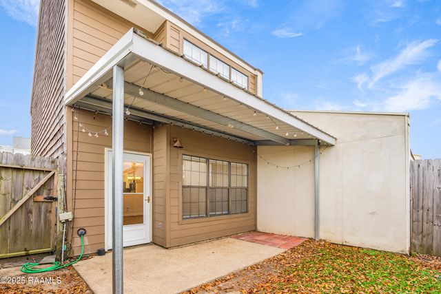 210 Long Plantation Boulevard N, Lafayette, LA 70508