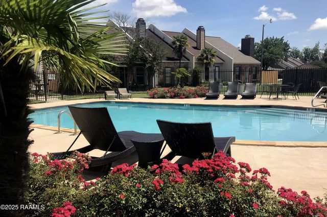 210 Long Plantation Boulevard N, Lafayette, LA 70508