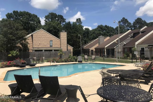 210 Long Plantation Boulevard N, Lafayette, LA 70508