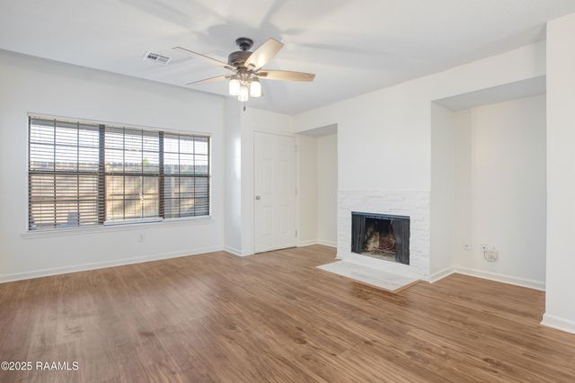 210 Long Plantation Boulevard N, Lafayette, LA 70508