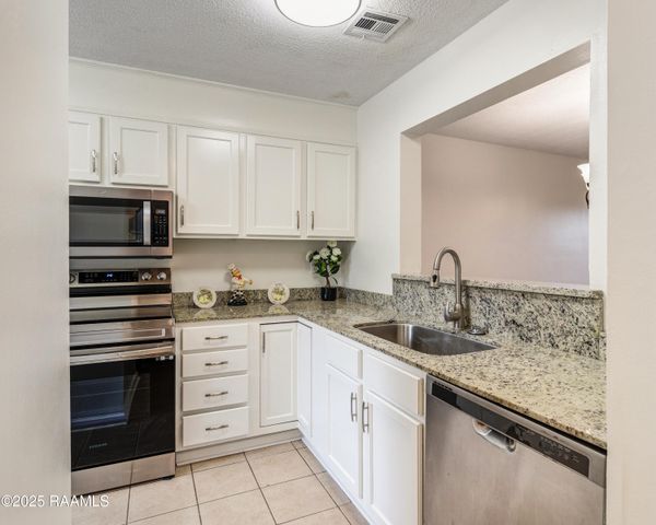 210 Long Plantation Boulevard N, Lafayette, LA 70508