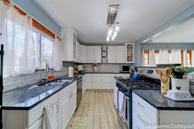 1140 W Giles Road, Muskegon, MI 49445