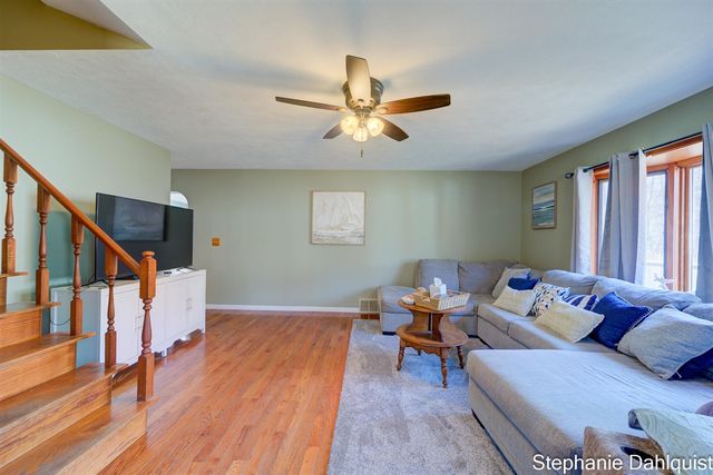 1140 W Giles Road, Muskegon, MI 49445