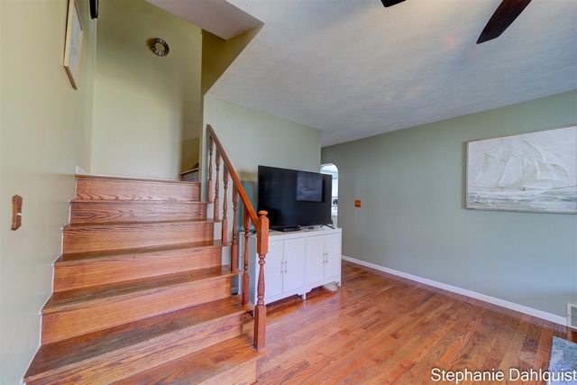 1140 W Giles Road, Muskegon, MI 49445