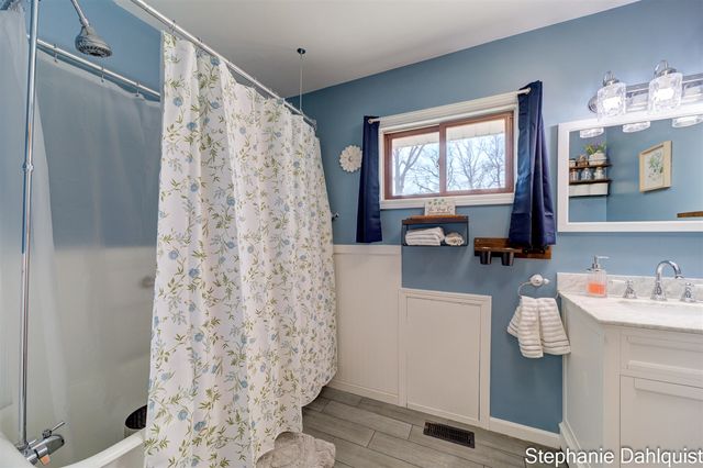 1140 W Giles Road, Muskegon, MI 49445