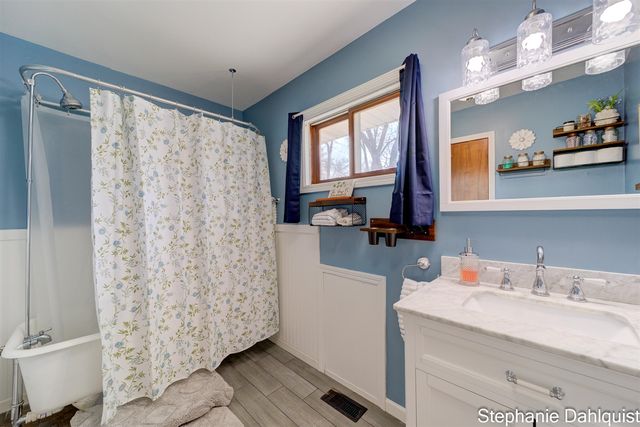 1140 W Giles Road, Muskegon, MI 49445