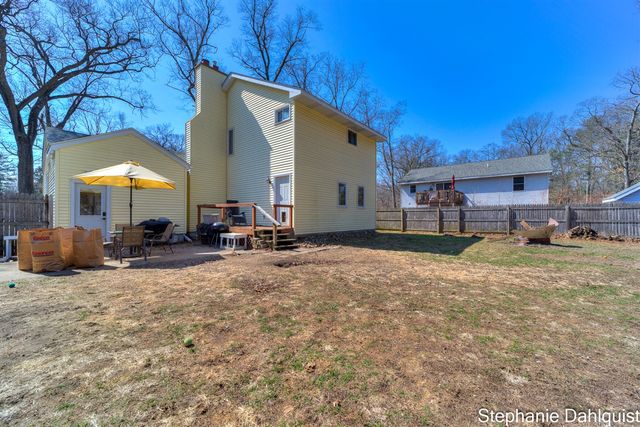 1140 W Giles Road, Muskegon, MI 49445