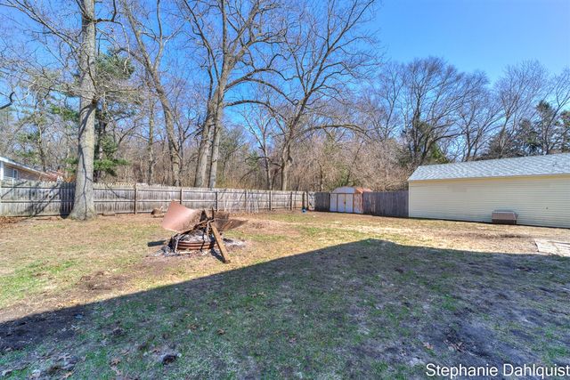 1140 W Giles Road, Muskegon, MI 49445