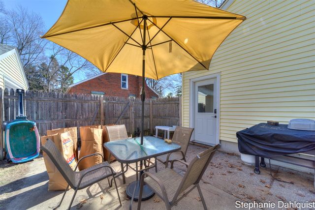 1140 W Giles Road, Muskegon, MI 49445