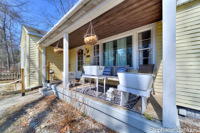 1140 W Giles Road, Muskegon, MI 49445