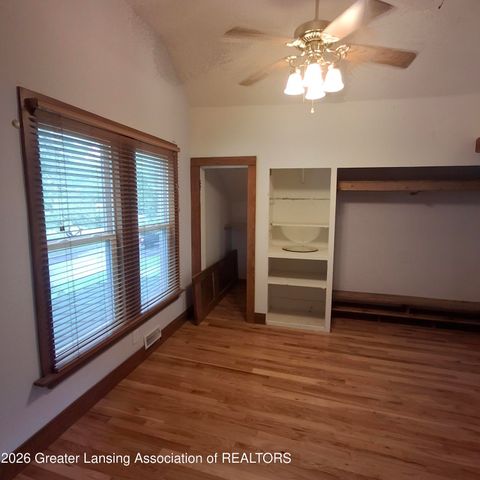 410 W Berry Avenue, Lansing, MI 48910