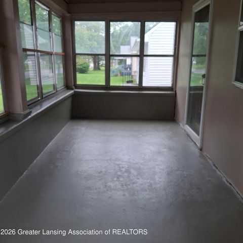 410 W Berry Avenue, Lansing, MI 48910