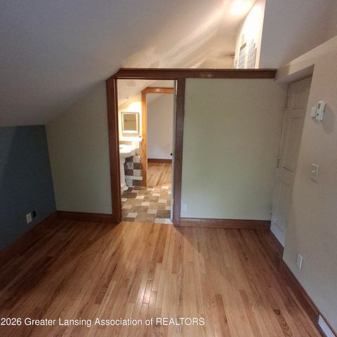 410 W Berry Avenue, Lansing, MI 48910