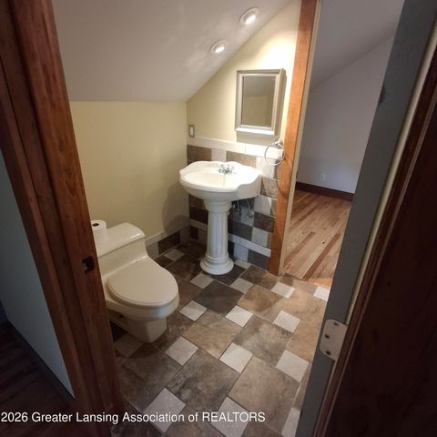 410 W Berry Avenue, Lansing, MI 48910
