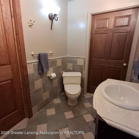 410 W Berry Avenue, Lansing, MI 48910