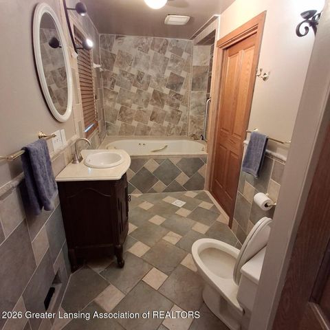 410 W Berry Avenue, Lansing, MI 48910