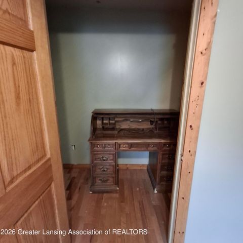 410 W Berry Avenue, Lansing, MI 48910