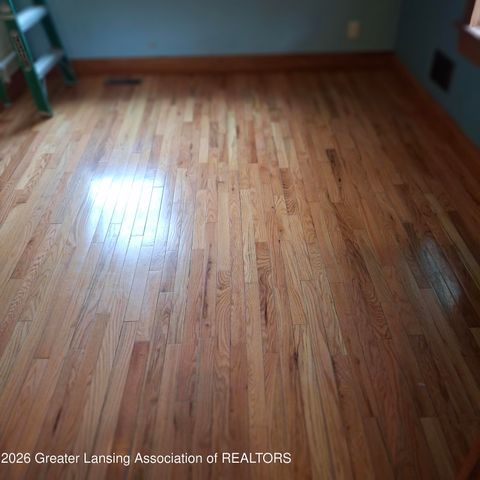 410 W Berry Avenue, Lansing, MI 48910