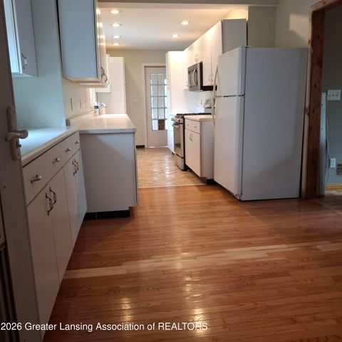 410 W Berry Avenue, Lansing, MI 48910