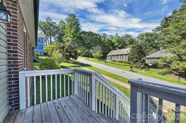 10 Enka Oak Street, Candler, NC 28715
