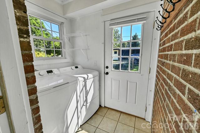 10 Enka Oak Street, Candler, NC 28715