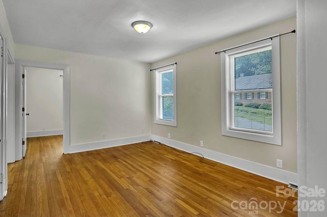 10 Enka Oak Street, Candler, NC 28715