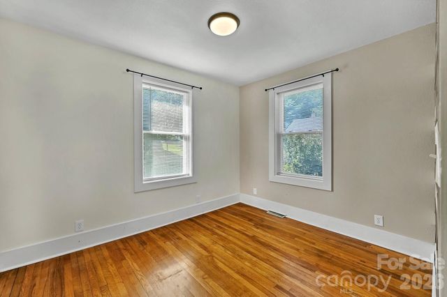 10 Enka Oak Street, Candler, NC 28715