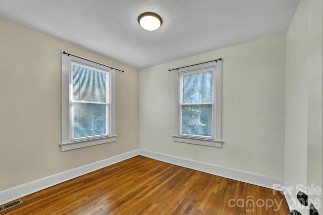 10 Enka Oak Street, Candler, NC 28715