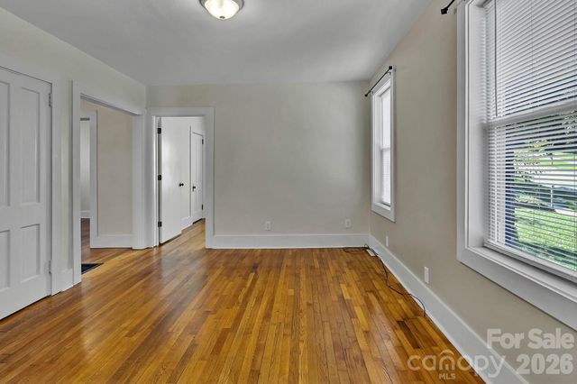 10 Enka Oak Street, Candler, NC 28715
