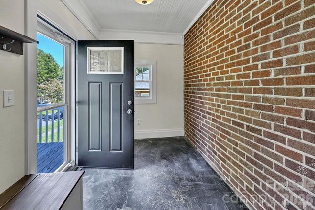10 Enka Oak Street, Candler, NC 28715