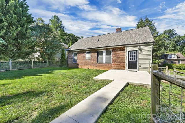 10 Enka Oak Street, Candler, NC 28715